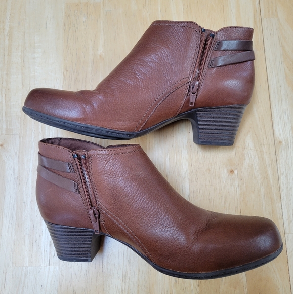 Clarks cognac leather booties women's 8.5 - Picture 2 of 7